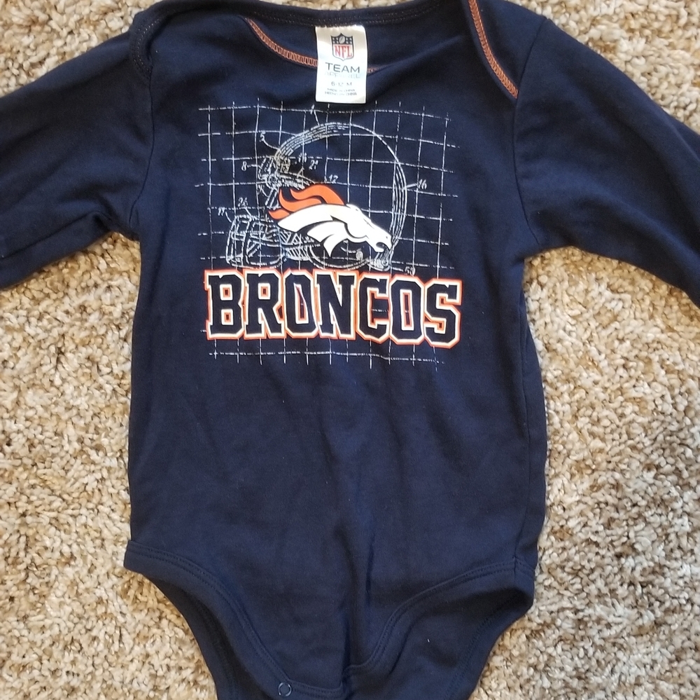 Broncos onesies set of two